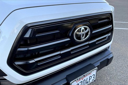 Used 2017 Toyota Tacoma SR image 29