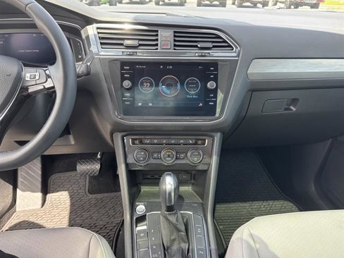 Used 2020 Volkswagen Tiguan SEL image 15