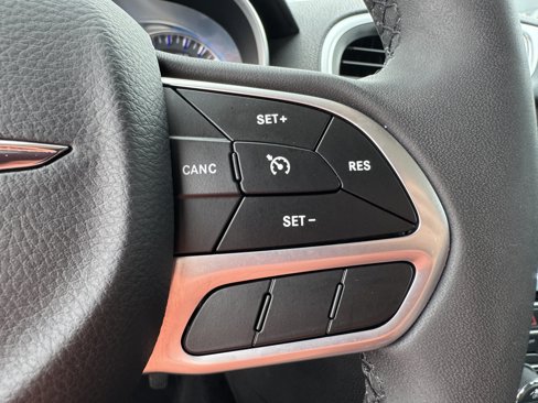 Used 2023 Chrysler 300 Touring w/ Sport Appearance Package image 29