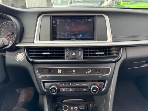 Used 2019 Kia Optima S w/ S Panoramic Sunroof Package image 9