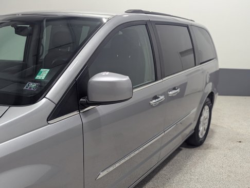 Used 2016 Chrysler Town & Country Touring w/ Driver Convenience Group image 7