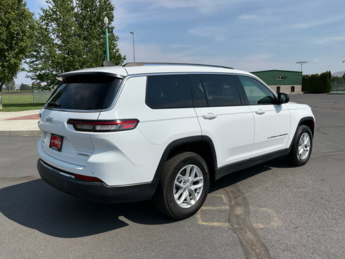 Used 2023 Jeep Grand Cherokee L Laredo image 3