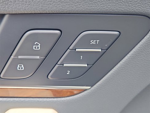 Used 2020 Audi Q5 e Prestige w/ Prestige Package image 22