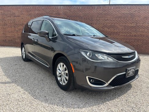 Used 2018 Chrysler Pacifica Touring-L image 1