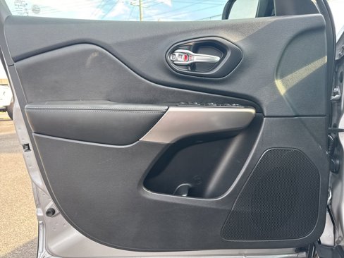 Used 2019 Jeep Cherokee Latitude Plus image 27