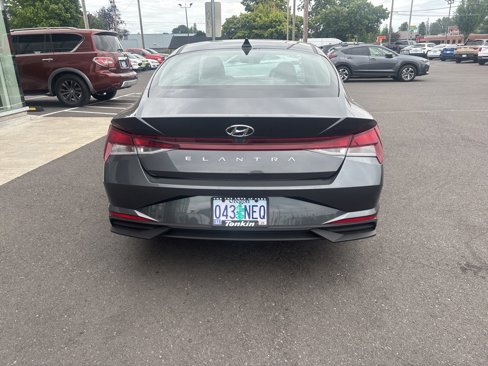 Certified 2022 Hyundai Elantra SEL w/ Preferred Accessory Package image 7