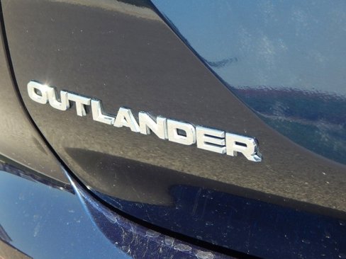 Used 2024 Mitsubishi Outlander SE Black Edition image 5