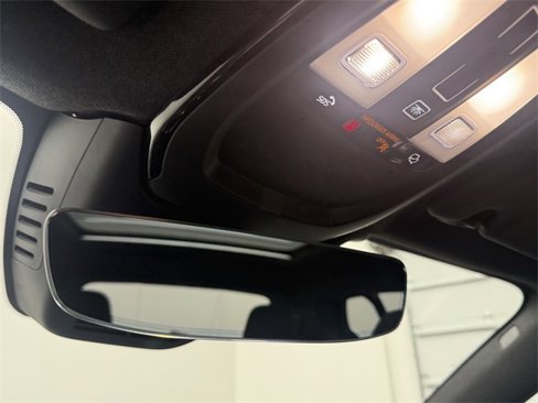 Certified 2025 Volvo XC40 B5 Core image 22