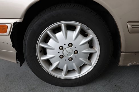 Used 2000 Mercedes-Benz E 320 Sedan image 28