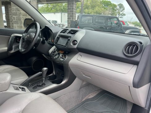 Used 2012 Toyota RAV4 Limited image 23
