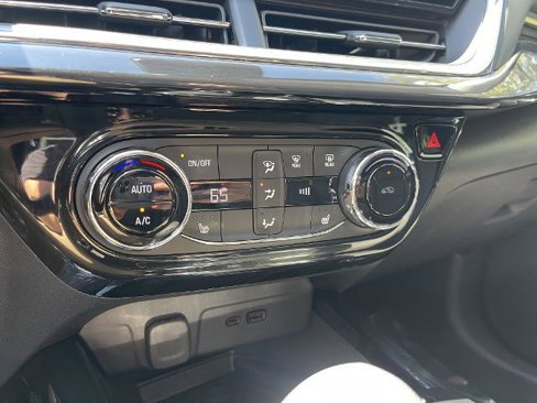 Used 2025 Chevrolet Trax ACTIV w/ Sunroof Package image 11