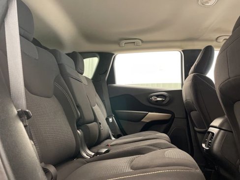 Used 2017 Jeep Cherokee Latitude w/ Cold Weather Group image 13