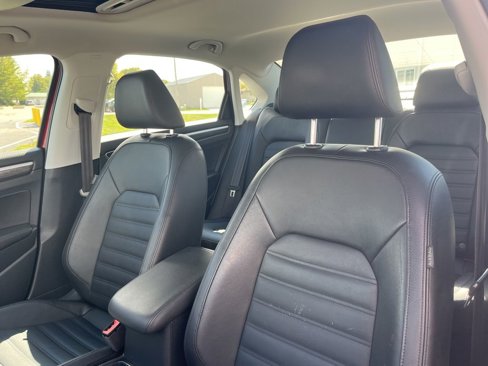 Used 2017 Volkswagen Passat 1.8T SEL Premium image 12