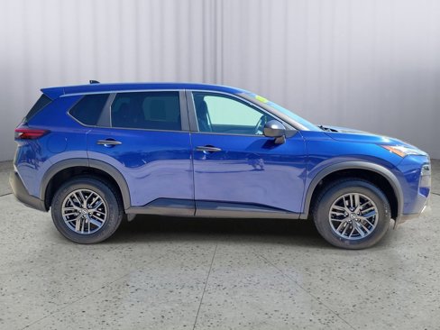 Used 2023 Nissan Rogue S image 3