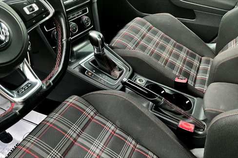 Used 2015 Volkswagen Golf S image 13
