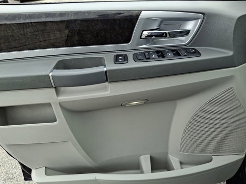 Used 2010 Dodge Grand Caravan Crew w/ Heated Seat Group image 13