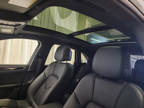Certified 2025 Porsche Macan image 19