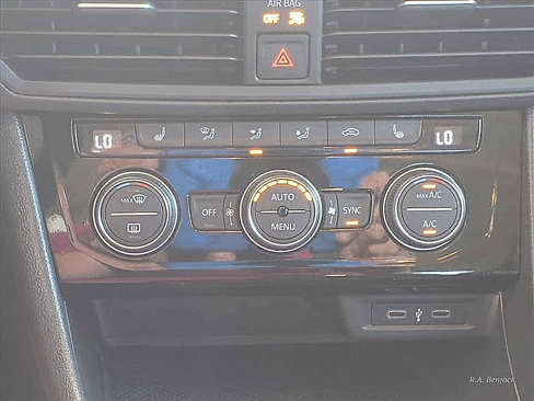 Used 2021 Volkswagen Jetta SE image 8