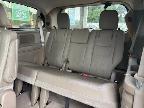 Used 2015 Chrysler Town & Country Touring-L image 14