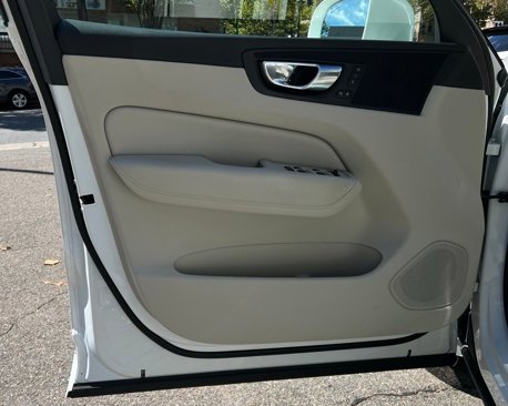 Used 2018 Volvo XC60 T8 Inscription w/ Advanced Package image 11