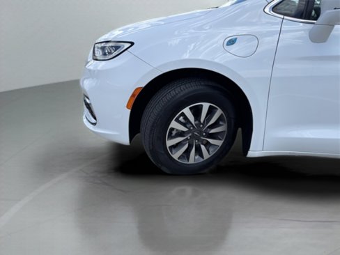 Used 2022 Chrysler Pacifica Touring-L image 25