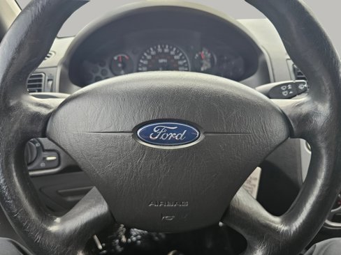 Used 2005 Ford Focus ZX5 Hatchback image 5