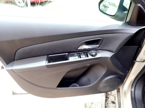 Used 2014 Chevrolet Cruze LT image 38