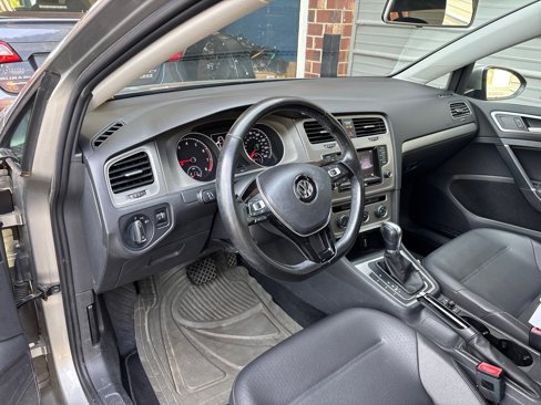 Used 2015 Volkswagen Golf S image 8