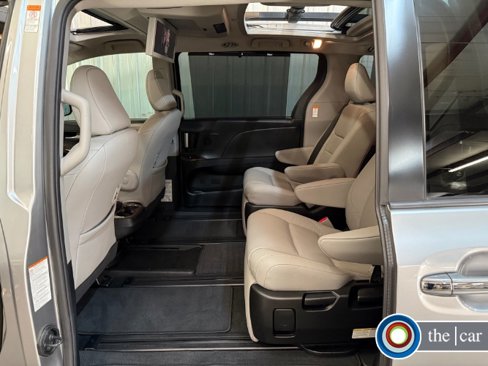 Used 2018 Toyota Sienna Limited Premium image 22