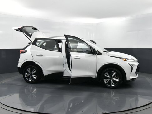 Used 2022 Chevrolet Bolt EUV LT w/ Convenience Package image 37