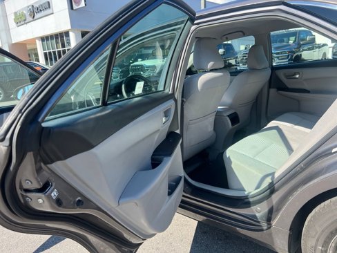 Used 2017 Toyota Camry LE image 21