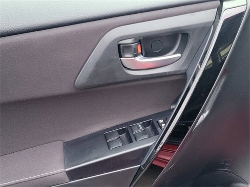 Used 2017 Toyota Corolla iM image 11