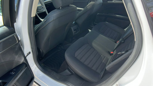 Used 2020 Ford Fusion SE image 23