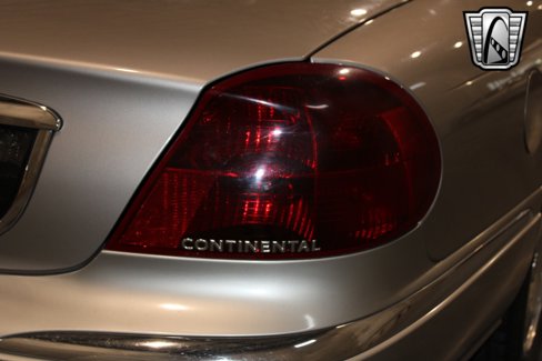 Used 1999 Lincoln Continental image 11
