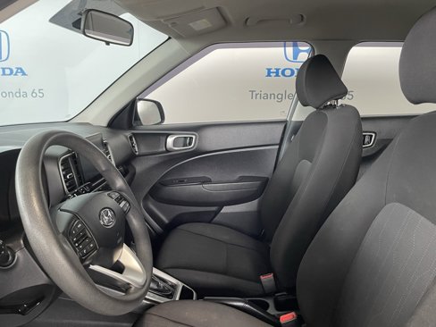Used 2020 Hyundai Venue SE image 7