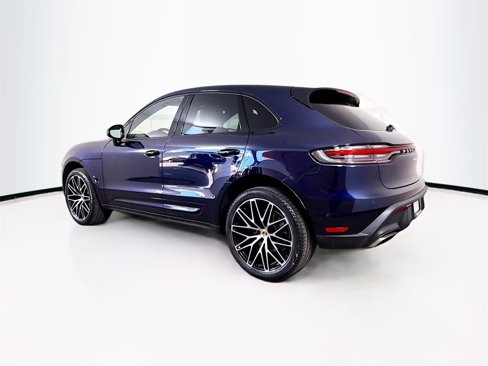 Certified 2022 Porsche Macan image 3