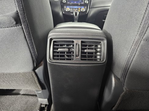 Used 2018 Nissan Rogue SV image 37