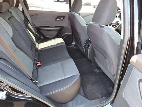 Used 2021 Nissan Rogue SV image 19