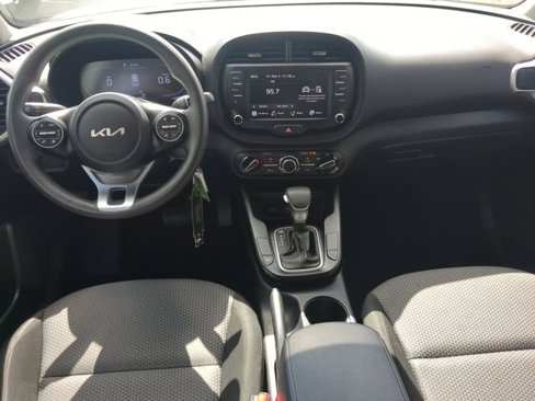 Used 2023 Kia Soul LX image 13
