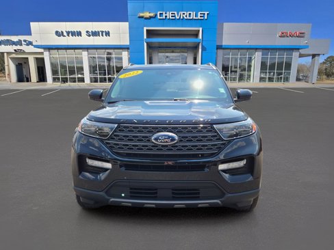 Used 2022 Ford Explorer XLT w/ Equipment Group 202A image 2