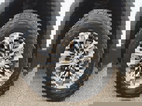 Used 2025 Chevrolet Equinox LT w/ Safety and Technology Package image 7