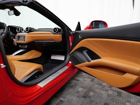 Certified 2017 Ferrari California T image 15