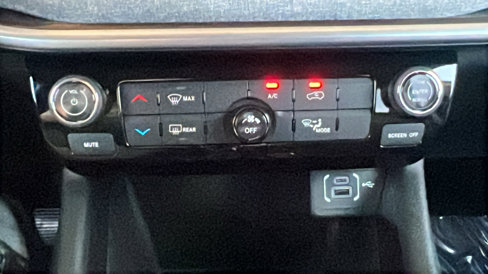 New 2025 Jeep Compass Latitude image 23