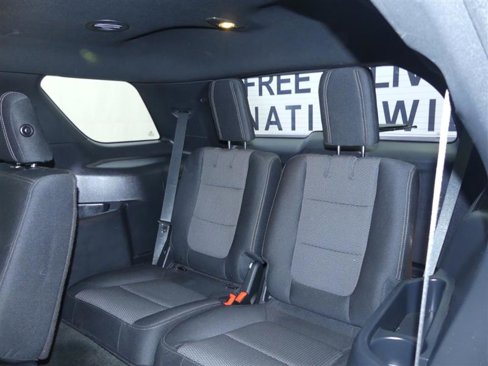 Used 2016 Ford Explorer XLT image 4