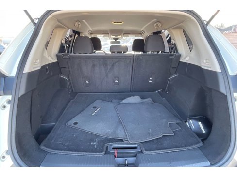 Used 2021 Nissan Rogue SV image 16