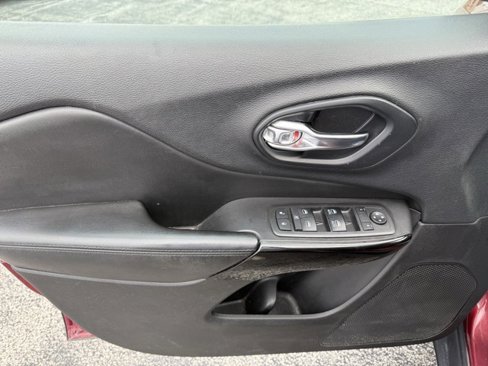 Used 2019 Jeep Cherokee Latitude Plus image 20