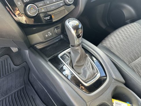 Used 2018 Nissan Rogue SV w/ Premium Package image 24
