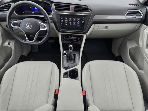 Used 2024 Volkswagen Tiguan SE image 28