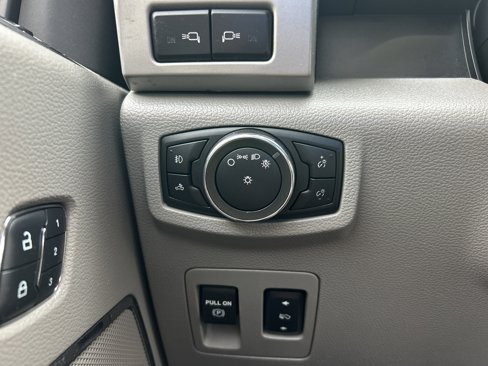 Used 2016 Ford F150 Lariat image 23