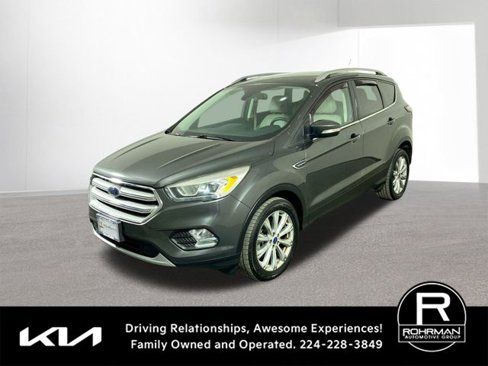 Used 2017 Ford Escape Titanium image 2